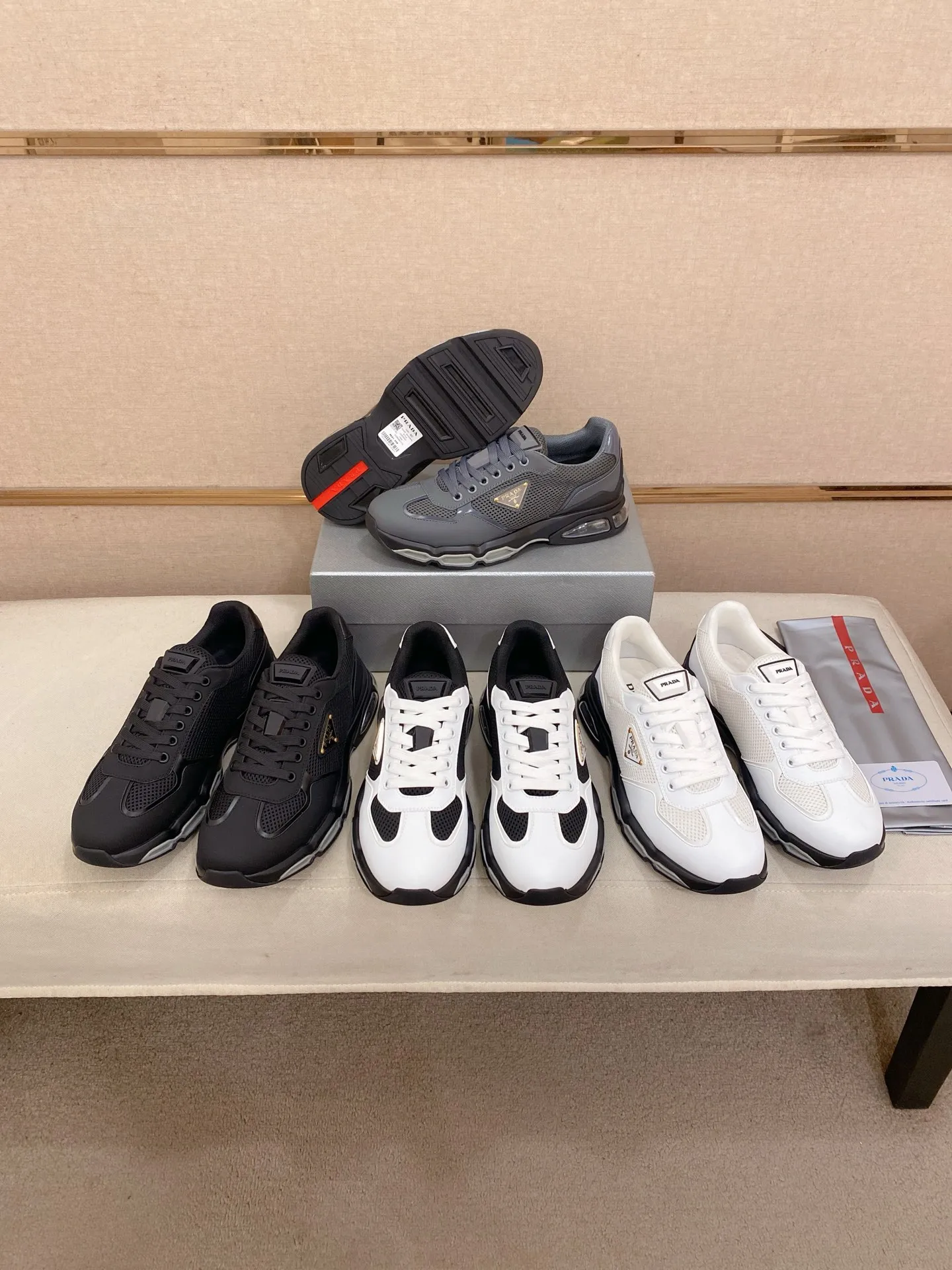 Factory price 660💰 ✔️✔️✔️High version High-quality new PRADA (Prada) counters are on the market at the same time, new men's shoes, 😘fabrics imported first-layer cowhide and mesh fabrics, purely handmade. Lining: Full cowhide lining. 👍🏿 High-end ☄️ air-cushion molded anti-slip rubber outsole, exquisite lines, simple and elegant, comfortable and high-end for leisure travel. Code number: 38 to 45